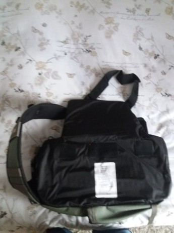 Por encargo de un amigo se pone a la venta el siguiente material, la persona interesada le paso el contacto 11