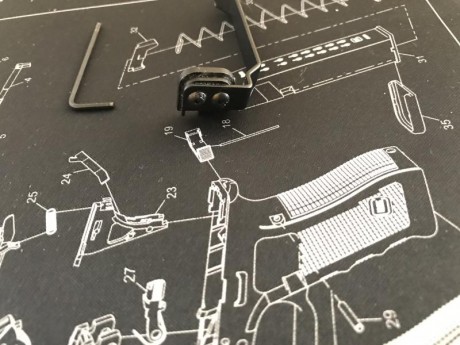 Clip para portar la Glock 43 de manera cómoda. Es totalmente original de la marca clipdraw. Incluyo tornillos 10