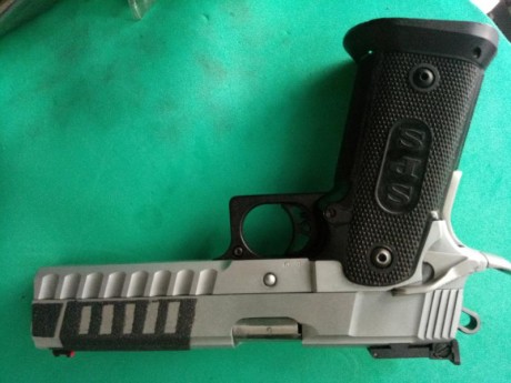 Se vende pistola SPS para la división Standart, con dos cañones, uno del 40SW y otro del 9mmp. La pistola 110