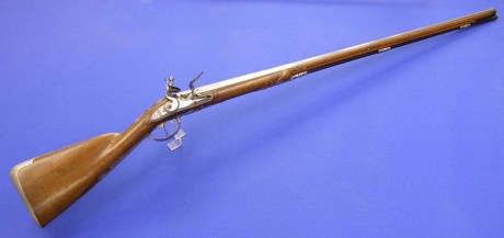 Voy a colocar unas fotos de un arma larga alemana de llave de mecha del siglo XVI. 61