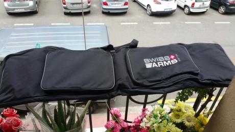 Hola  !  .vendo  bolsa para llevar  un arma , réplica  airsoft  o piano . usada poco . 25 € envio incluido 00