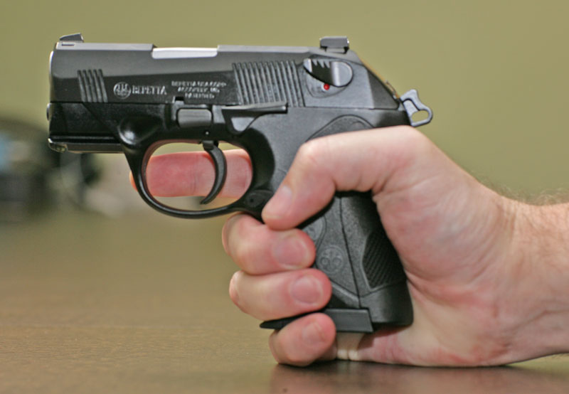 Hola, estoy interesado en comprar una pistola con licencia A, y no se cual haber si me podiais aconsejar, 100