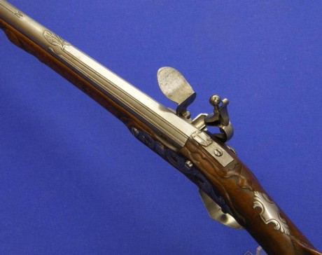 Voy a colocar unas fotos de un arma larga alemana de llave de mecha del siglo XVI. 70