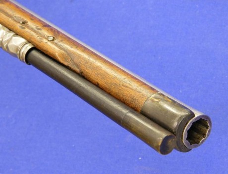 Voy a colocar unas fotos de un arma larga alemana de llave de mecha del siglo XVI. 81