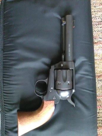 Se vende prácticamente nuevo, en 300, esta en Coruña, portes a parte.interesados llamar a 639955345, Pedro. 01