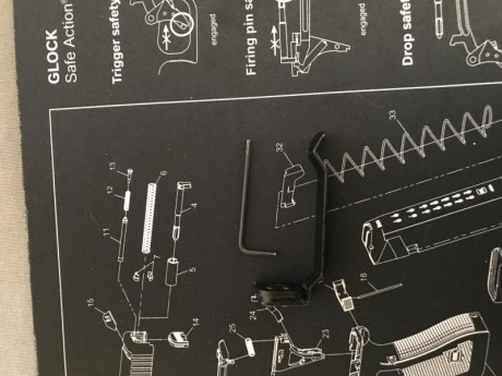 Clip para portar la Glock 43 de manera cómoda. Es totalmente original de la marca clipdraw. Incluyo tornillos 00