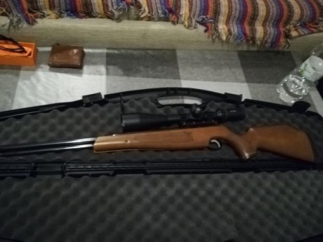 , tiene 3 meses  es de 4,5 y está usada en 7 ocasiones solo, va perfecta, es muy precisa, vendo con visor 12