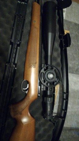 , tiene 3 meses  es de 4,5 y está usada en 7 ocasiones solo, va perfecta, es muy precisa, vendo con visor 10