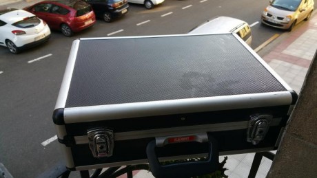 Hola . Vendo una maleta en 25 € envio incluido , ( usada , la compre en el foro comoto parte de otro equipo 01