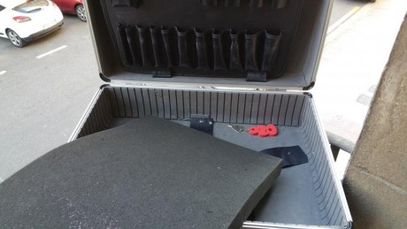 Hola . Vendo una maleta en 25 € envio incluido , ( usada , la compre en el foro comoto parte de otro equipo 52