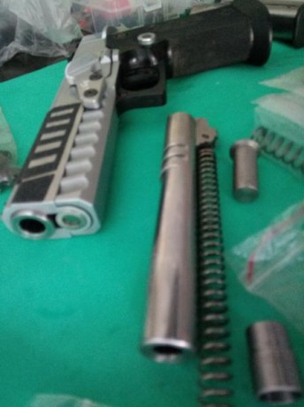 Se vende pistola SPS para la división Standart, con dos cañones, uno del 40SW y otro del 9mmp. La pistola 140