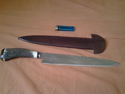 Hola, vendo este gran facon de 28 cm de hoja, con trabajo de lima en el lomo, empuñadura en asta de ciervo 01