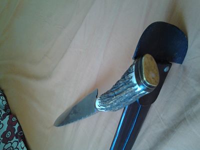 Hola, vendo este gran facon de 28 cm de hoja, con trabajo de lima en el lomo, empuñadura en asta de ciervo 00