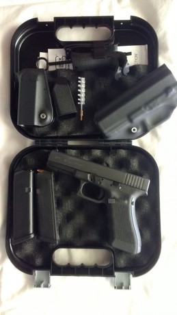 Saludos compañeros,

 Vendo mi Glock 17 gen IV de 2016 con aproximadamente 100 disparos encima . Se encuentra 02