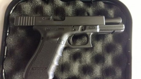 Saludos compañeros,

 Vendo mi Glock 17 gen IV de 2016 con aproximadamente 100 disparos encima . Se encuentra 00