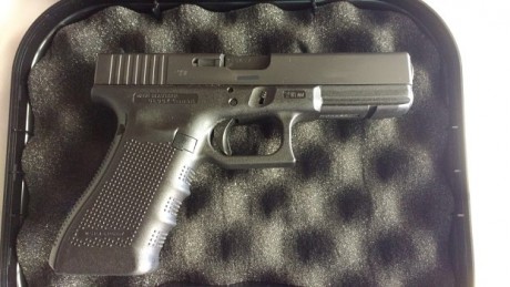 Saludos compañeros,

 Vendo mi Glock 17 gen IV de 2016 con aproximadamente 100 disparos encima . Se encuentra 10