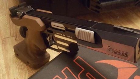 vendo pardini sp22 lr, en perfecto estado, sin interrupciones, muy mimada, maletín original,  puesta en 02