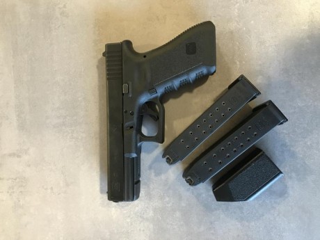 En venta Glock 17  3ªgeneracion 9mm  practicamente nueva, en maletin original y 2 cargadores originales
Unico 00