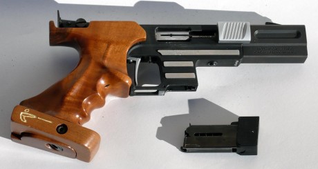 Se vende pardini hp 32, el arma viene con maletin y 2 cargadores, el cañón es nuevo y apenas se ha disparado 00