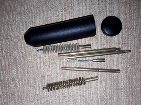  20180619_185455.jpg  20180619_185518.jpg  20180619_185625.jpg 
Juego de limpieza para cal 9mm /38. 
20€ 01