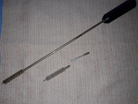  20180619_185455.jpg  20180619_185518.jpg  20180619_185625.jpg 
Juego de limpieza para cal 9mm /38. 
20€ 00