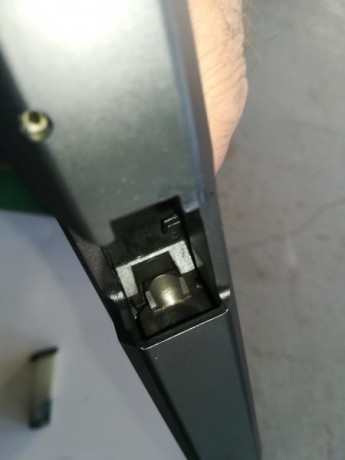 Mi compañero del club, Joan, vende esta pistola  HK USP EXPERT del 9 mm Parabellum , con dos cargadores 11