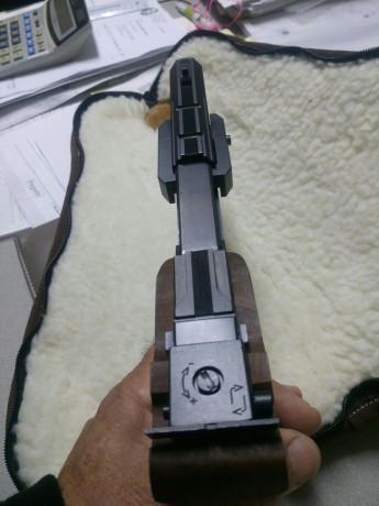 PISTOLA DE COMPETICIÓN BENELLI, CALIBRE 32 S&W,ALZA REGULABLE MICROMÉTRICA, EMPUÑADURA AMBIDIESTRA 00
