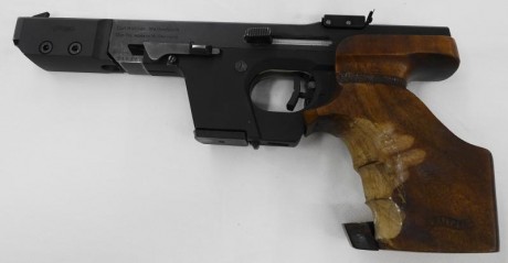 Pistola Walther GSP 22 , calibre 22lr. muy buen estado de conservación y buena agrupación . Las cachas 02