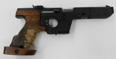 Pistola Walther GSP 22 , calibre 22lr. muy buen estado de conservación y buena agrupación . Las cachas 01