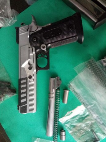 Se vende pistola SPS para la división Standart, con dos cañones, uno del 40SW y otro del 9mmp. La pistola 20