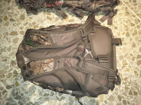Vendo porque no las voy a utilizar, dos mochilas de la casa Redhead, modelos Primal y Velocity. Son de 02