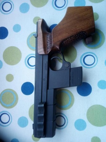 Vendo pistola  Hammerli 280 cal. 32 , impecable, ni un arañazo, como nueva. Con sus 2 cargadores. Funcionamiento 01