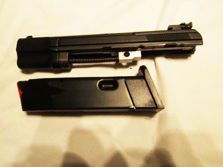  IMG_4021.JPG Vendo CZ 75 9mm con cinco cargadores y coredera del 22 LR con un cargador 
Todo en perfecto 02