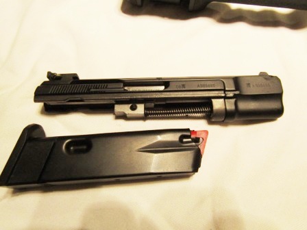  IMG_4021.JPG Vendo CZ 75 9mm con cinco cargadores y coredera del 22 LR con un cargador 
Todo en perfecto 00