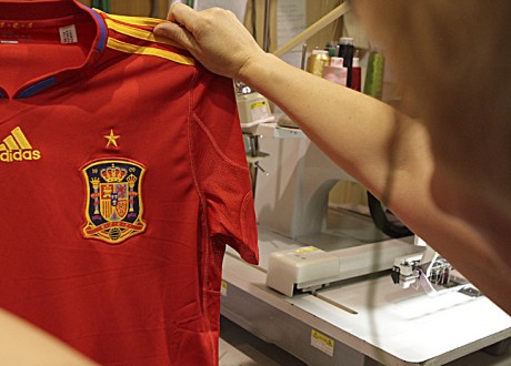 Estoy hasta las narices de tanto "la roja" en la Tv a todas horas, menos mal que solo queda 40