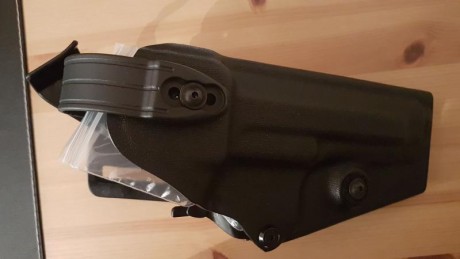 Hola, 
Vendo funda Vega Holstes VKTS800 para diestro, para la pistola Beretta 92, en negra, tiene varios 01