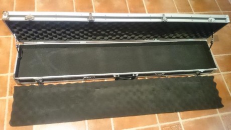 Un amigo vende una maleta de alumio para rifle o carabina,la usaba para llevar una carabina anschutz,tiene 02