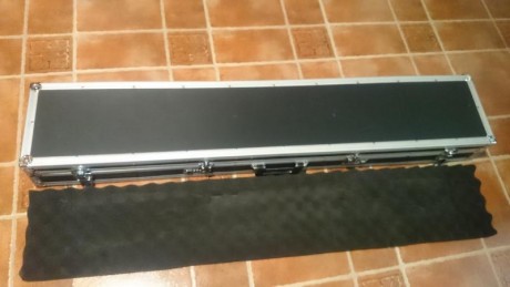 Un amigo vende una maleta de alumio para rifle o carabina,la usaba para llevar una carabina anschutz,tiene 01