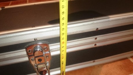 Un amigo vende una maleta de alumio para rifle o carabina,la usaba para llevar una carabina anschutz,tiene 11