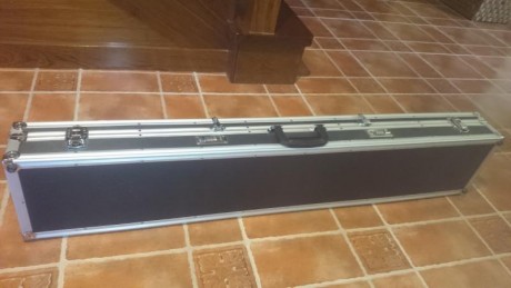 Un amigo vende una maleta de alumio para rifle o carabina,la usaba para llevar una carabina anschutz,tiene 30