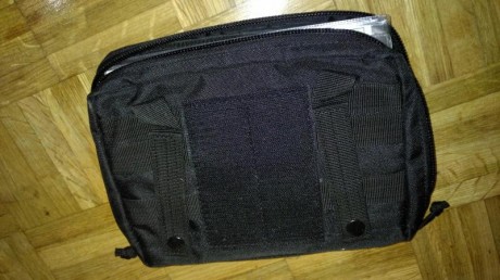 Vendo Funda de Cordura, con sistema MOLLE, para cuarderno de tiro.

Dispone de engaches molle, espacio 01