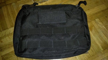 Vendo Funda de Cordura, con sistema MOLLE, para cuarderno de tiro.

Dispone de engaches molle, espacio 10