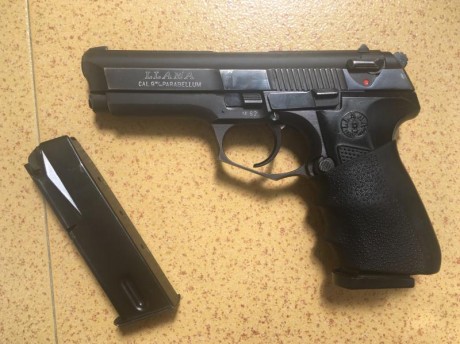 Pistola semiautomática 15+1 Llama m-82 calibre 9mm parabellum con dos cargadores  Guiada en F , esta en 02