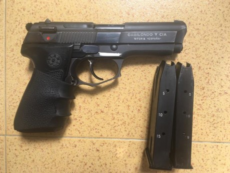 Pistola semiautomática 15+1 Llama m-82 calibre 9mm parabellum con dos cargadores  Guiada en F , esta en 01