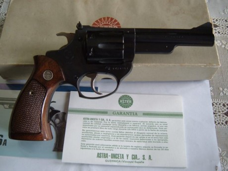 Hola, vendo revolver ASTRA NC6 4" cal 38 SP, en impecable estado, como nuevo, en su caja original 01
