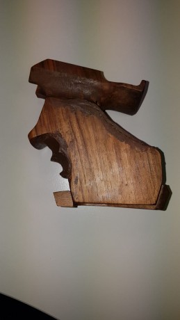 Vendo empuñadura Pardini SP diestra talla XS o S creo (no veo donde los pone), el espacio que queda con 01