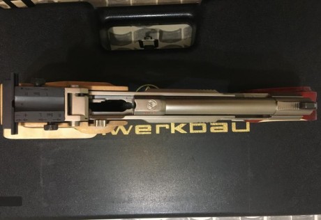 Se vende pistola feinwerkbau aw 93, calibre 22 lr, prácticamente nueva, poco uso, soy el segundo dueño 01