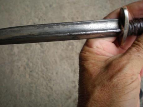 Eso vendo cuchillo o daga , con marca de Toledo , pero parace grabado no cuños, la funda no es la suya 02