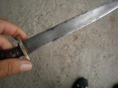 Eso vendo cuchillo o daga , con marca de Toledo , pero parace grabado no cuños, la funda no es la suya 10