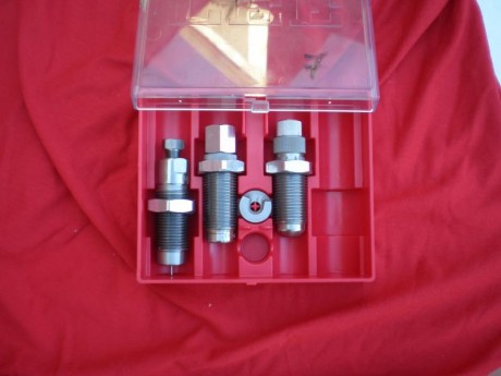 Vendo la prensa Lee Challenger Breech Lock acero, también juegos de dais del 25 acp, 32 acp, 9 corto y 11